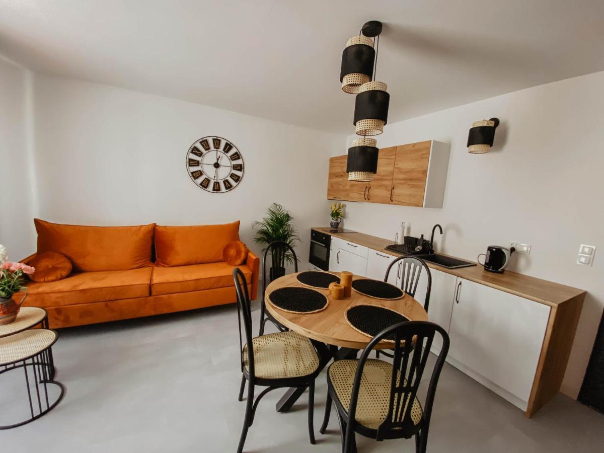 Cztery Pory Roku Apartamento Wiele Exterior foto