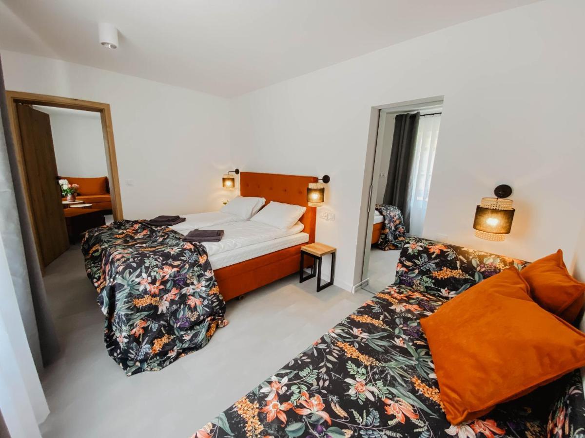 Cztery Pory Roku Apartamento Wiele Exterior foto