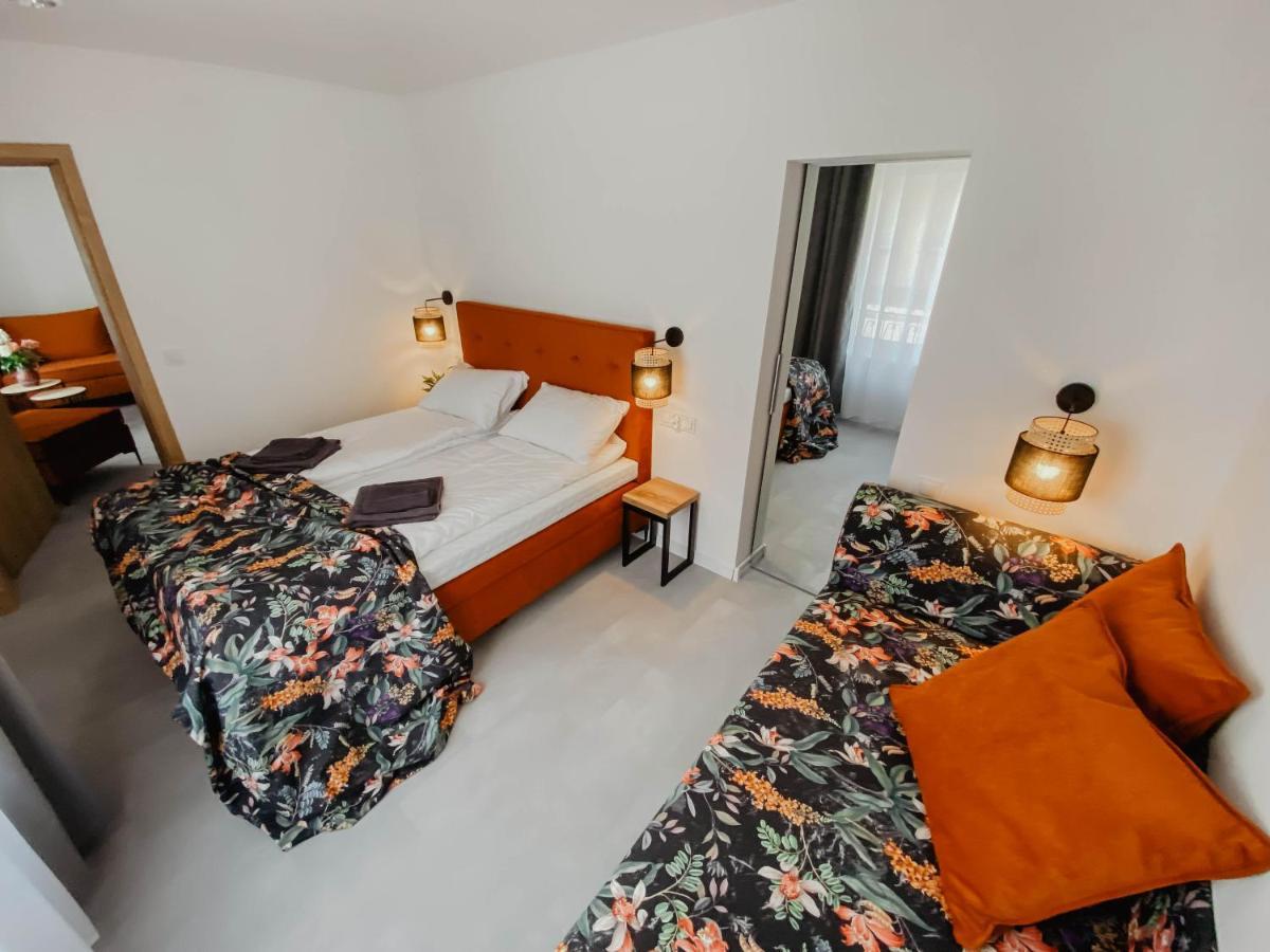 Cztery Pory Roku Apartamento Wiele Exterior foto