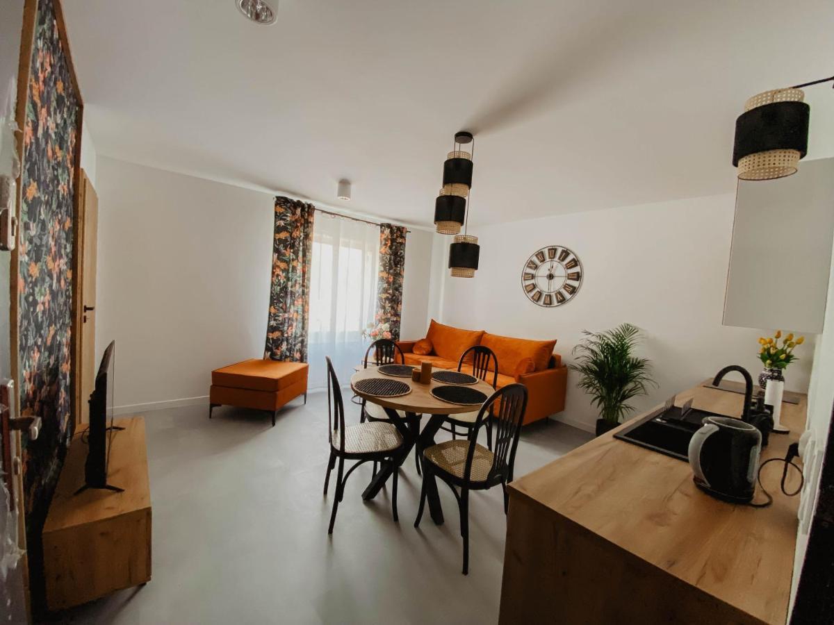 Cztery Pory Roku Apartamento Wiele Exterior foto