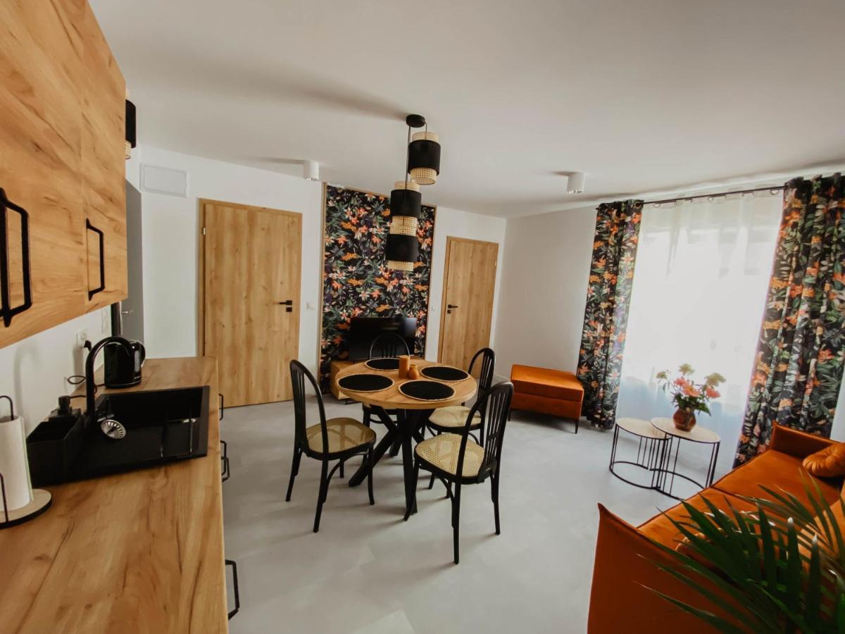Cztery Pory Roku Apartamento Wiele Exterior foto