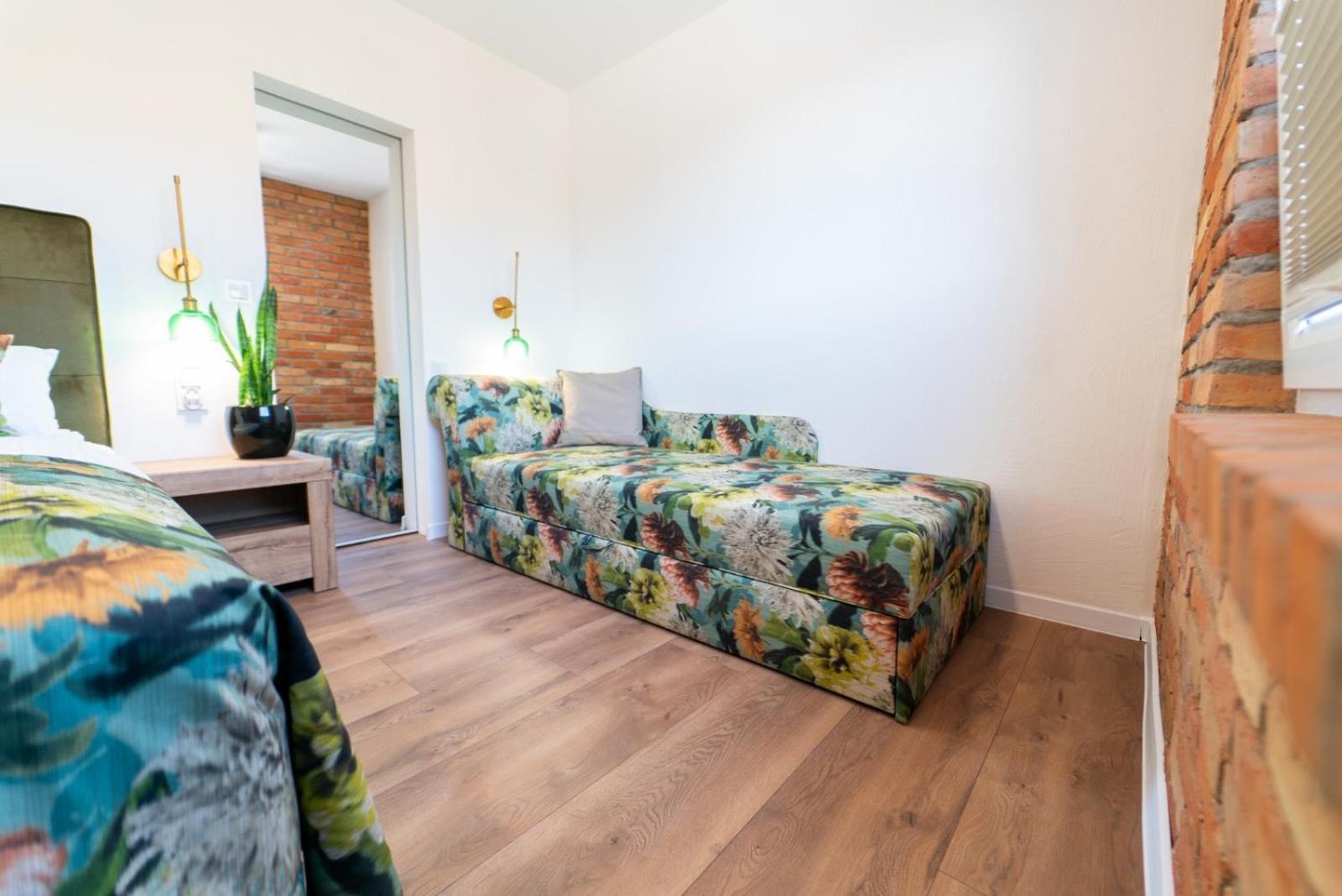 Cztery Pory Roku Apartamento Wiele Exterior foto