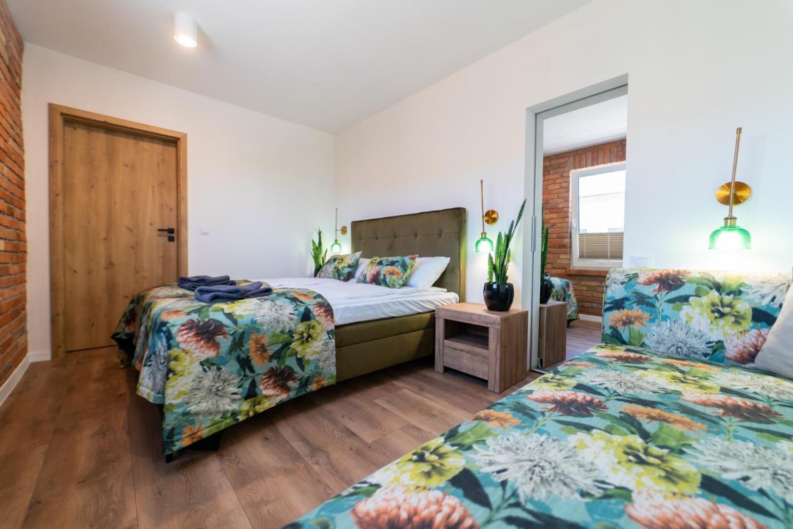 Cztery Pory Roku Apartamento Wiele Exterior foto